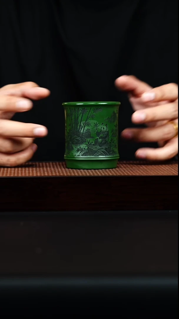 茶杯紫砂宜兴紫砂主人杯 绿泥刻绘熊猫竹趣 b019