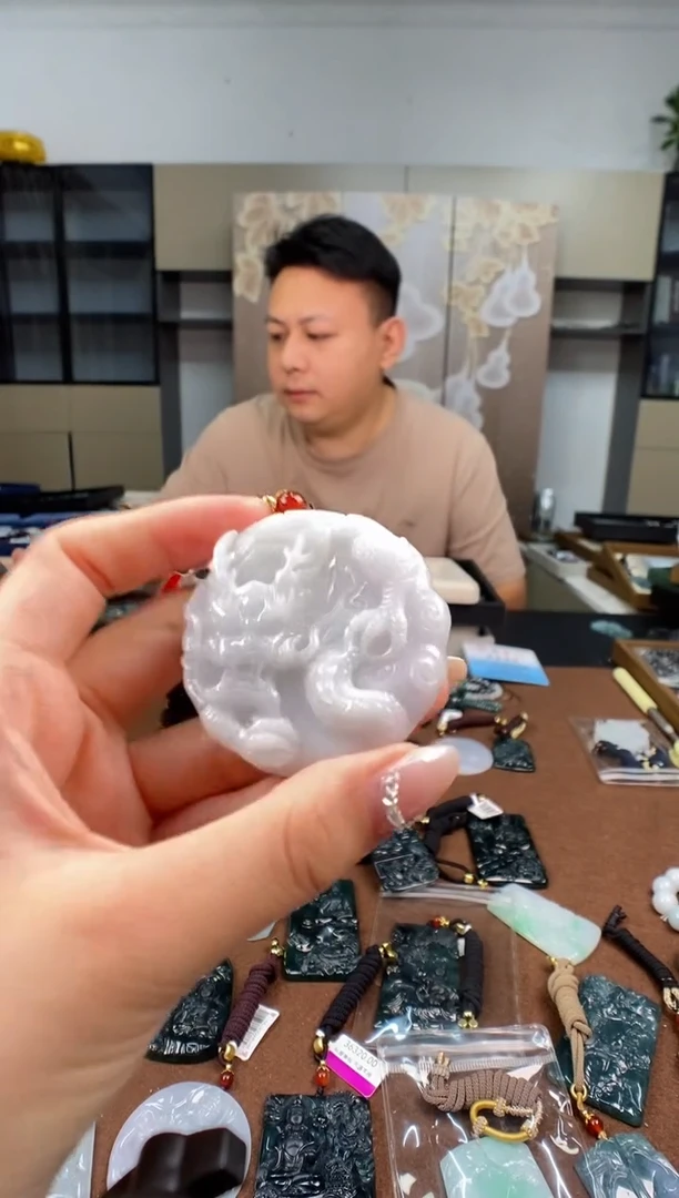 颈饰未镶嵌翡翠多样性发其一