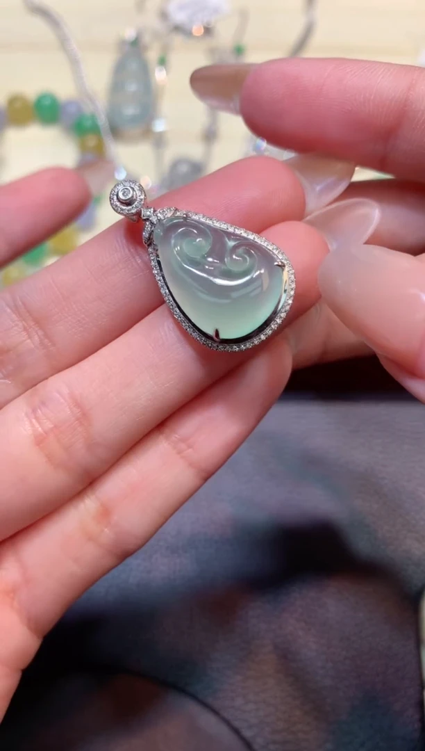 翡翠18K金镶嵌吊坠(赠链)吊坠