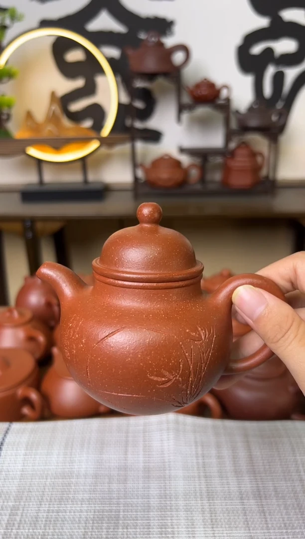 茶壶段泥红降坡掇球壶兰花刻210CC-甘来兵