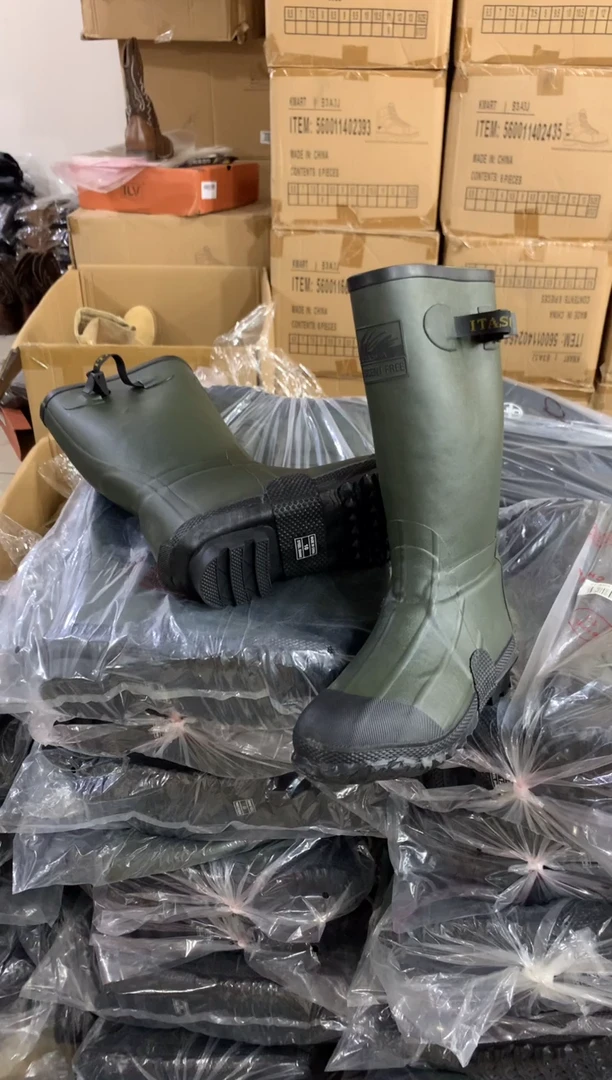 织物44码，绿色雨鞋，宽松版型，默认瑕疵