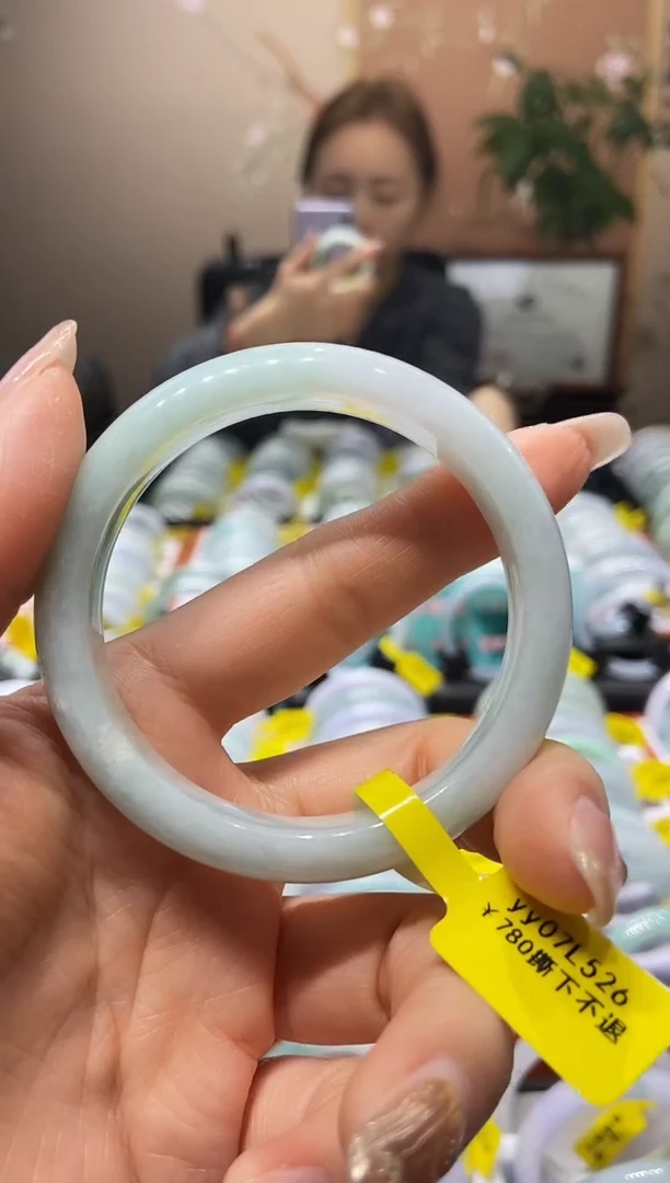 【闪购商品】翡翠手镯未镶嵌52.6圈口