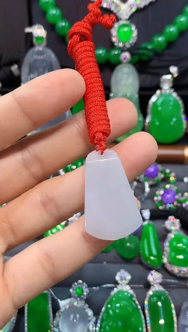 吊坠(不含链)未镶嵌翡翠星**漫无事牌