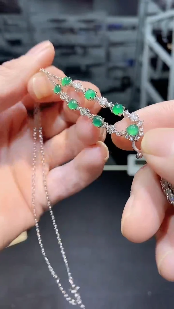 颈饰未镶嵌翡翠多样性发货