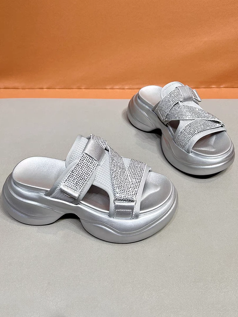 银色拖鞋女夏外穿时尚2025新款配裙子厚底凉拖踩屎感魔术贴一字拖