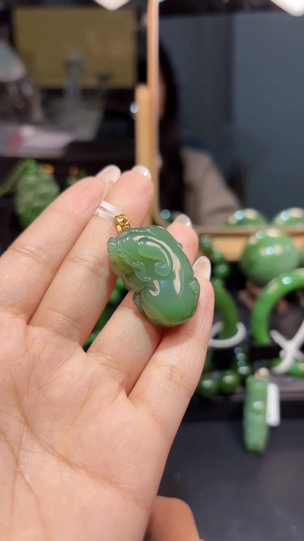 【闪购商品】和田玉（碧玉）吊坠(赠链)18K金镶嵌1