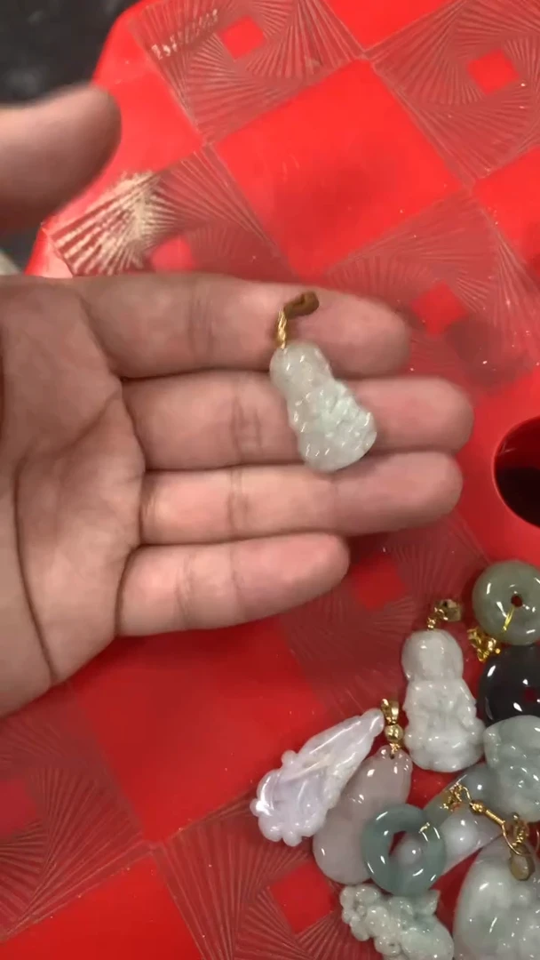 翡翠未镶嵌颈饰2