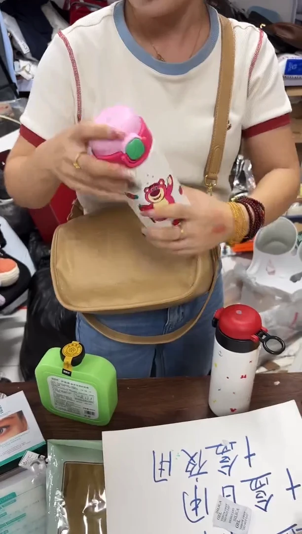 PU上车啦 宝宝们抓紧时间去链接拍吧草莓熊水杯一个