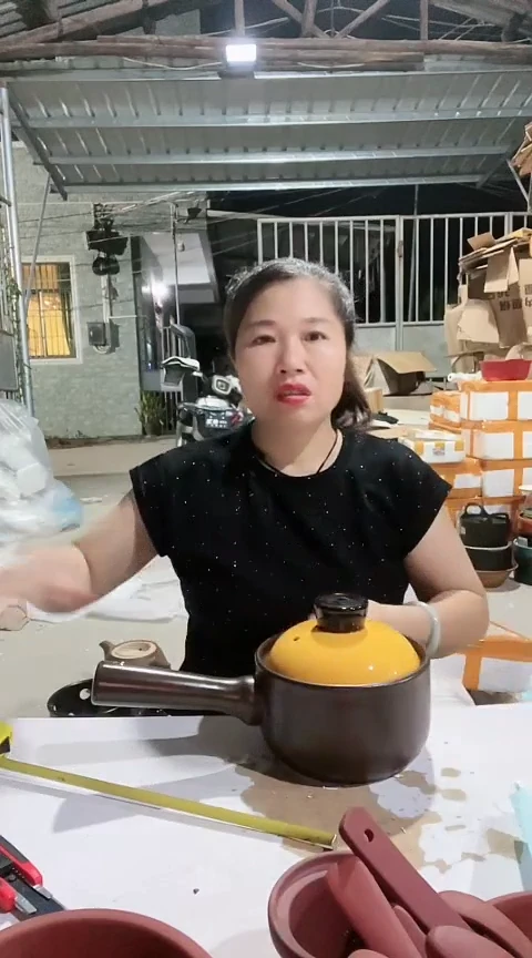 4794瑕疵咖色奶锅