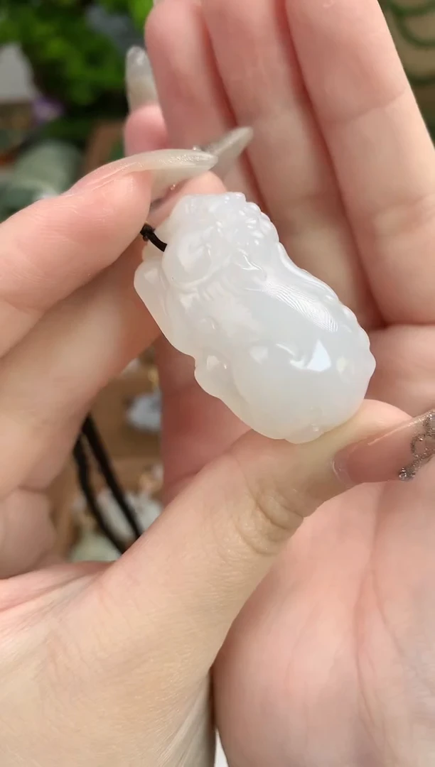 和田玉未镶嵌颈饰吊坠