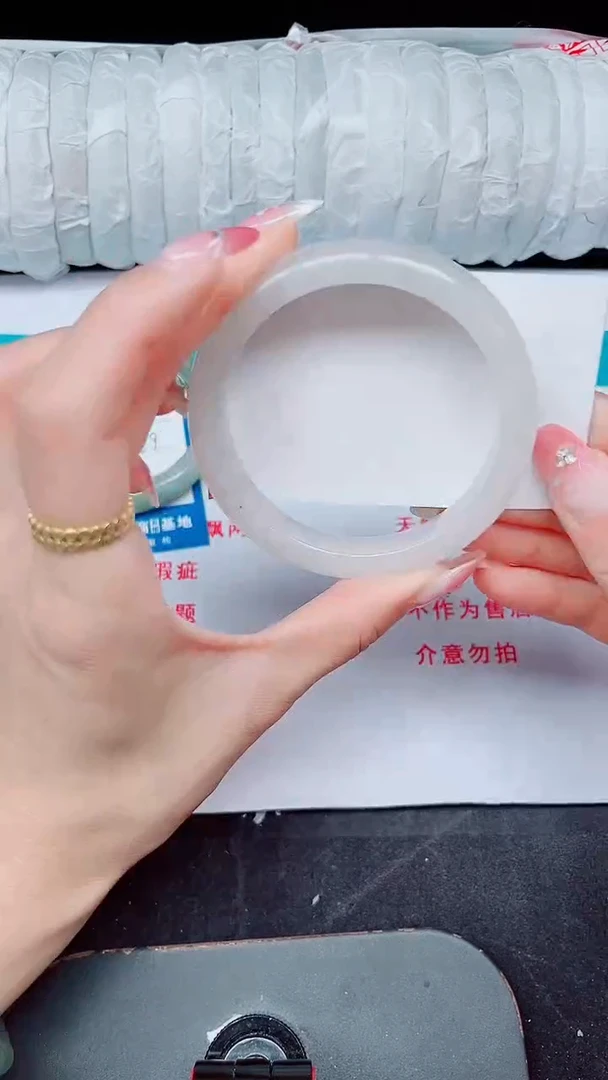 未镶嵌手镯石英质玉70-60/61