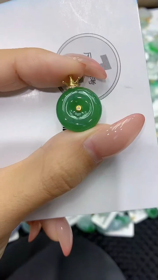 颈饰18K金镶嵌翡翠1