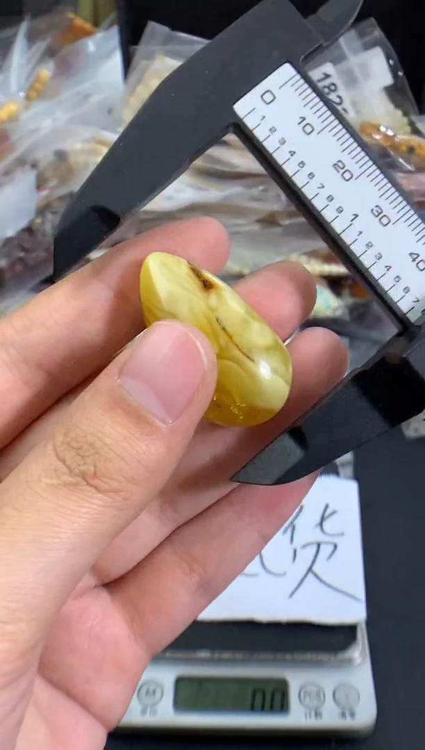 蜜蜡未镶嵌珠宝奇石230