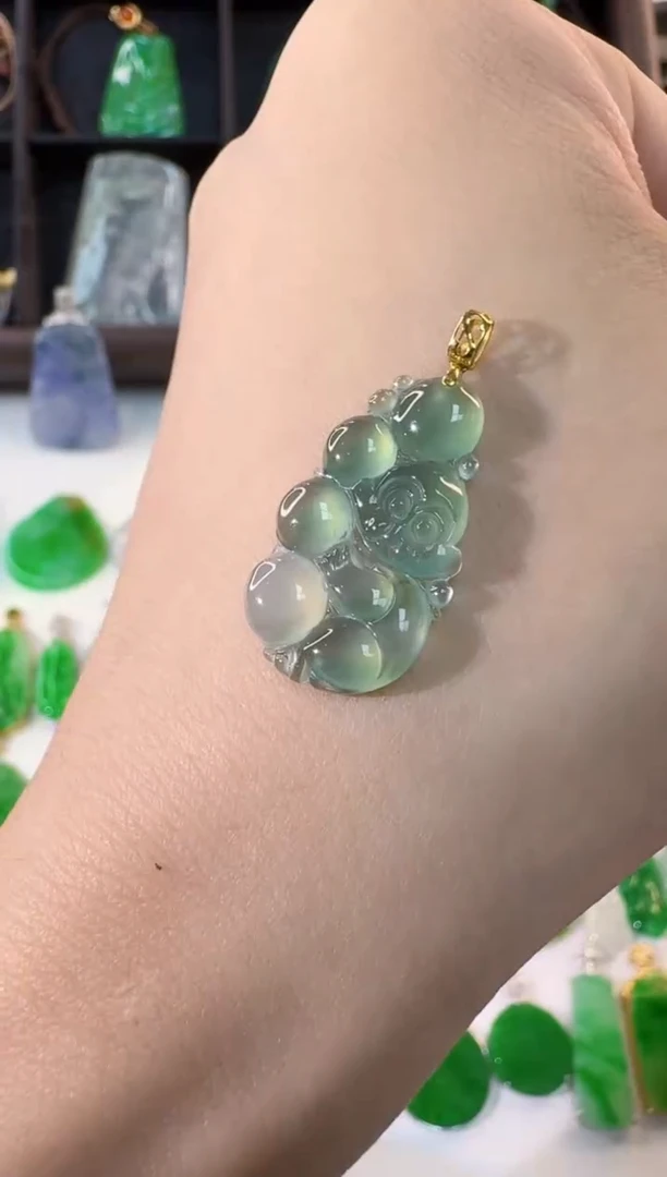 颈饰18K金镶嵌翡翠缅甸A货翡翠