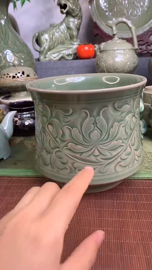 耀州窑矿点缠枝牡丹水盂一只