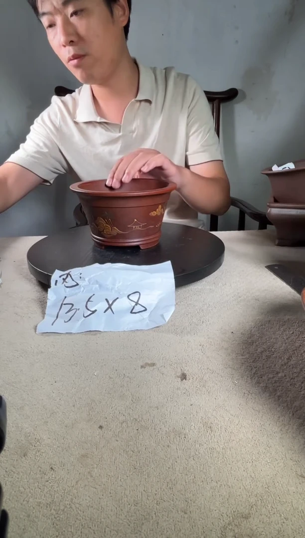 A宜兴紫砂小花盆