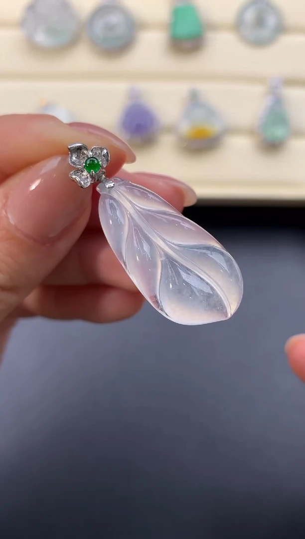 【闪购商品】翡翠颈饰18K金镶嵌X18