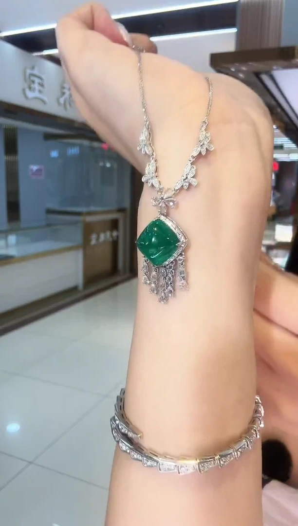 铂Pt950镶嵌项链祖母绿流苏大大的