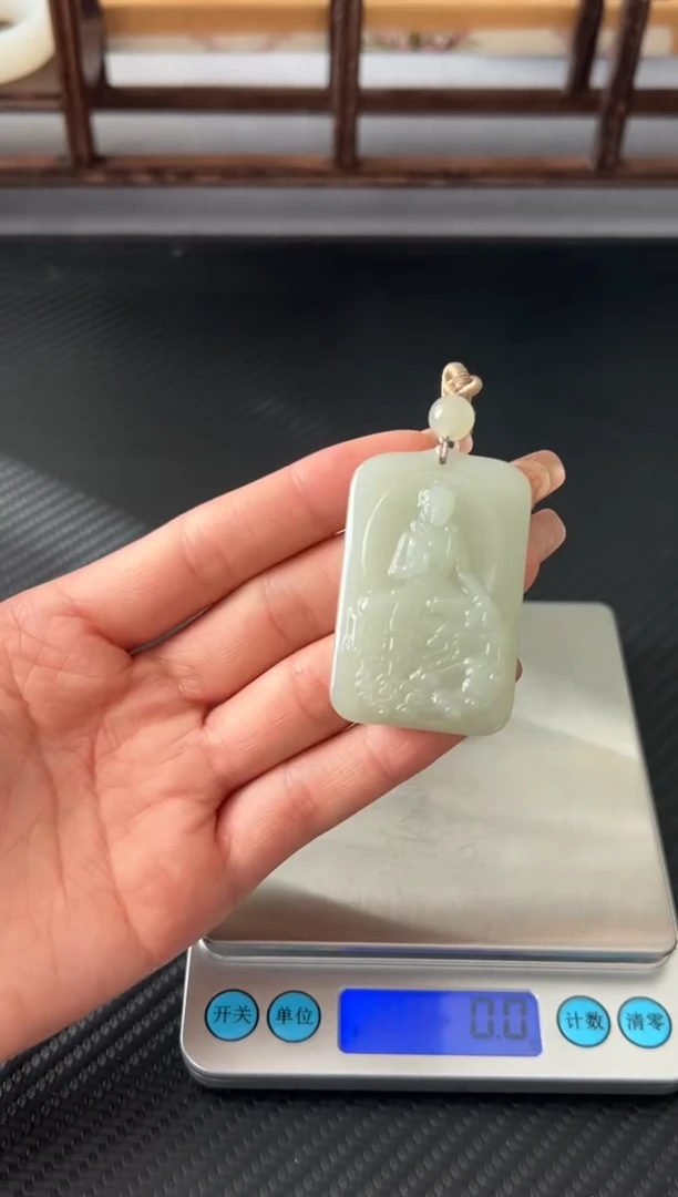 吊坠(赠链)未镶嵌和田玉且末微色差近矿吊坠