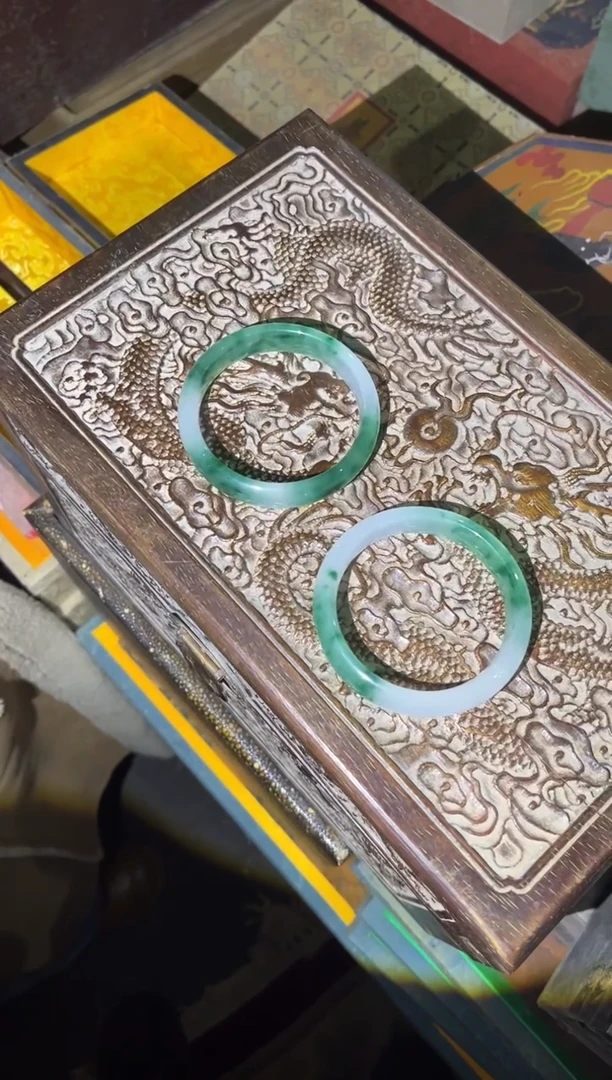 【闪购商品】翡翠手镯未镶嵌82一个咚咚咚咚咚咚咚咚