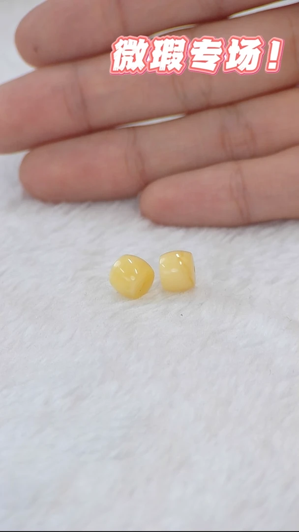 未镶嵌蜜蜡裸石俄料微瑕8.3*6.9MM