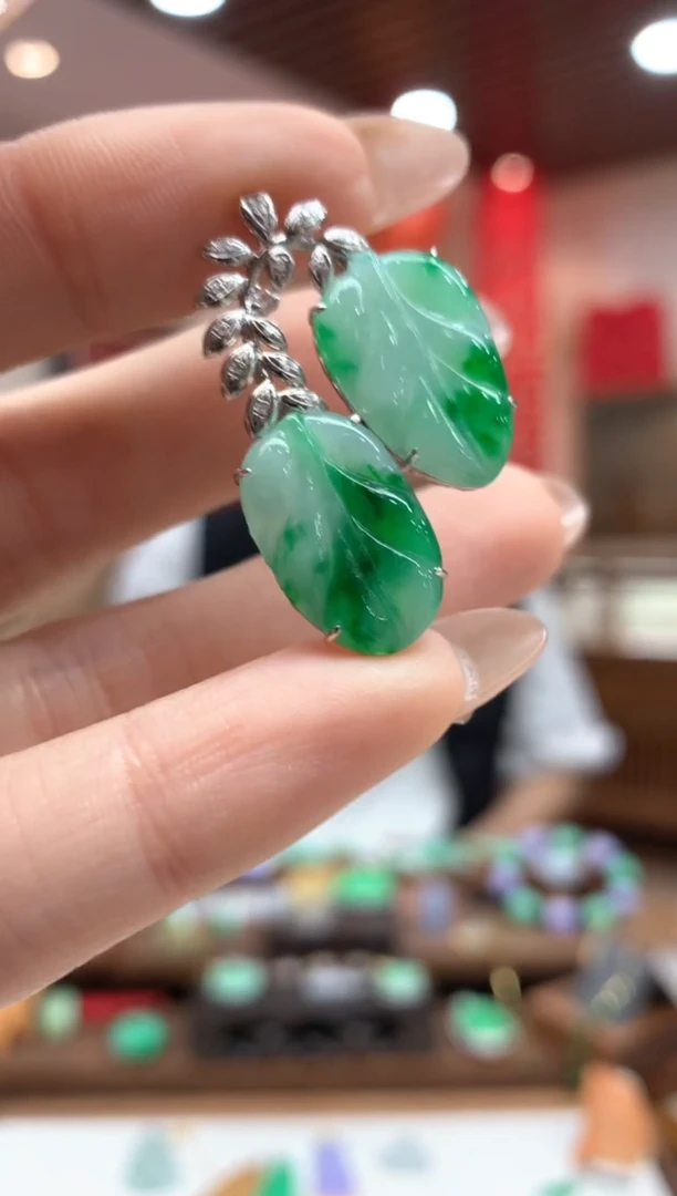 【闪购商品】翡翠吊坠(不含链)18K金镶嵌耳钉