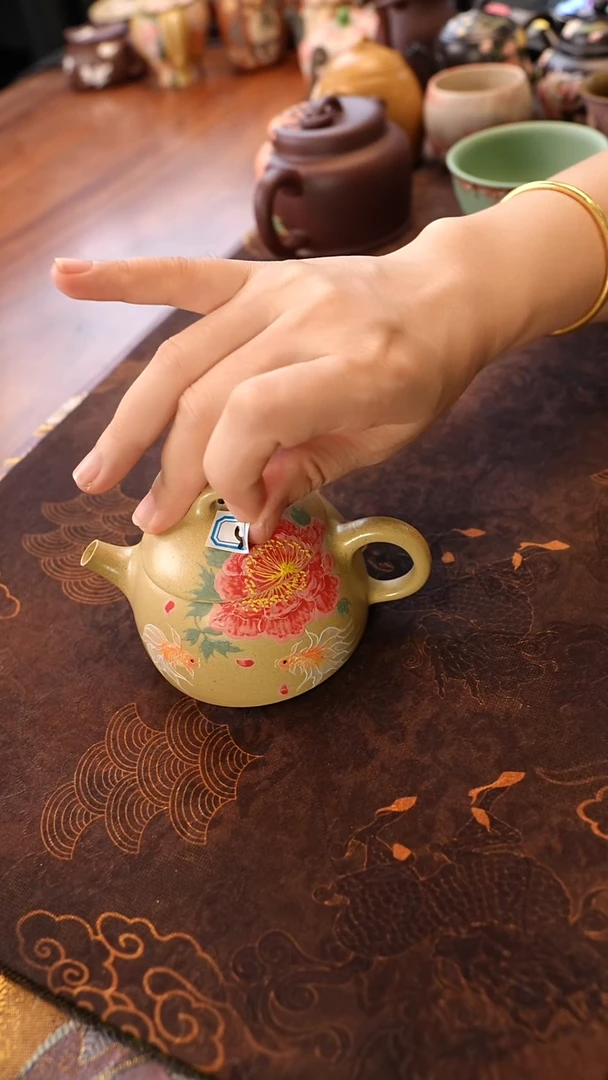 茶壶紫砂本绿秦权鱼戏莲