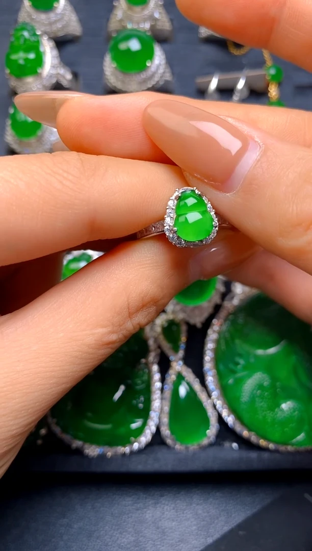 【闪购商品】翡翠戒指银S925镶嵌葫芦女戒