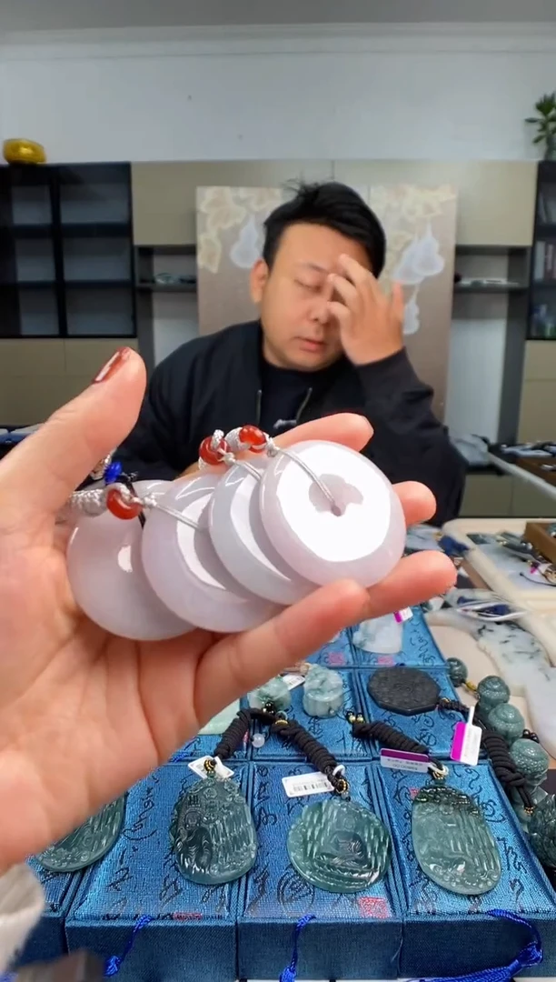 颈饰未镶嵌翡翠多样性发其一