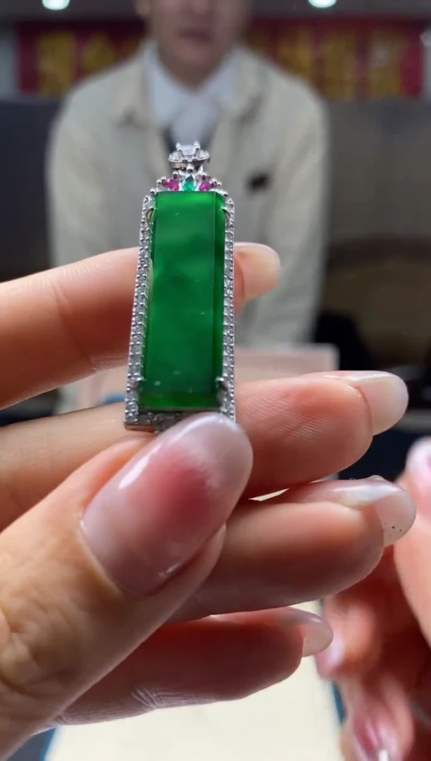 【闪购商品】翡翠颈饰未镶嵌********238