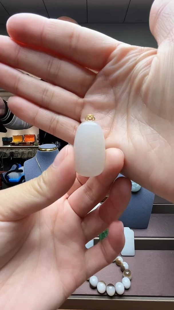 【闪购商品】和田玉挂件18K金镶嵌苏