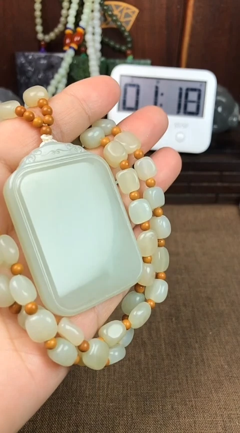 和田玉未镶嵌颈饰姜****城姜学林王