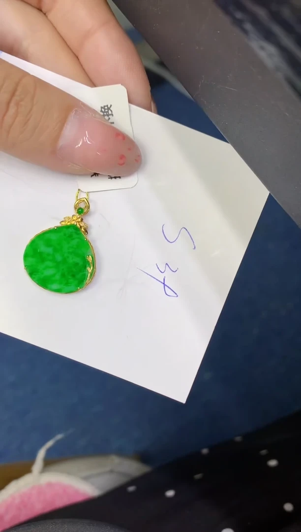 翡翠18K金镶嵌颈饰缅甸天然翡翠A货