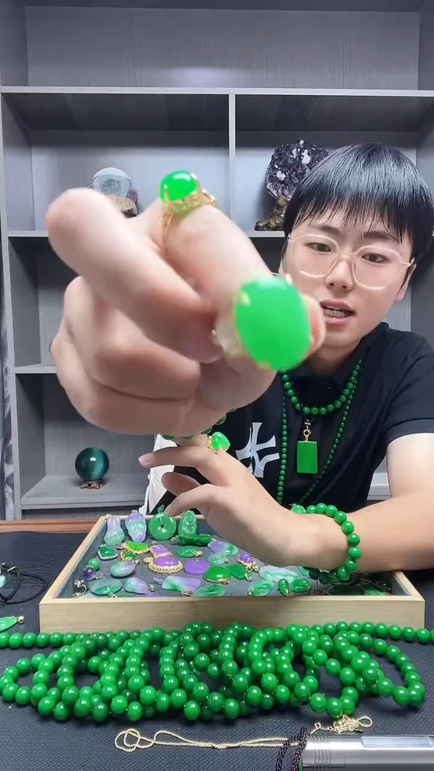 14K金镶嵌戒指翡翠戒指