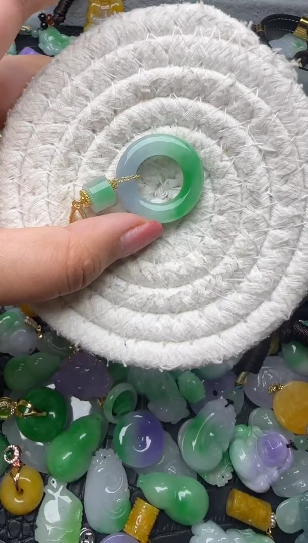 颈饰未镶嵌翡翠缅甸翡翠吊坠