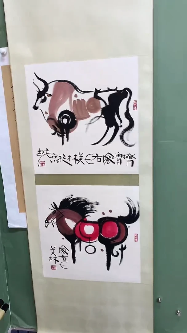 竖款精品牛马斗方卷轴