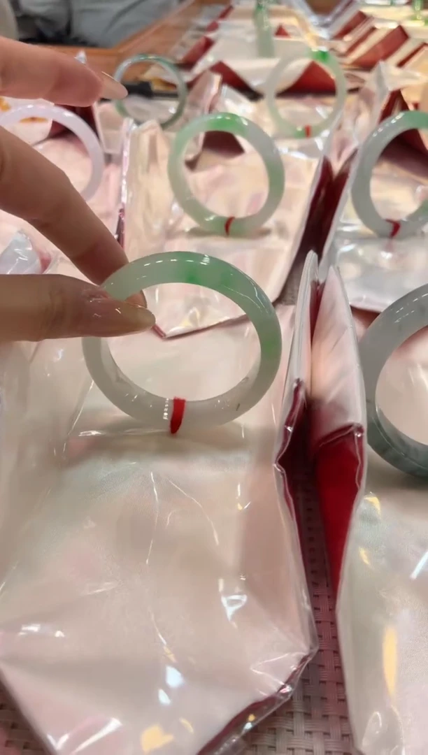 未镶嵌翡翠手镯定制翡翠意向金2w