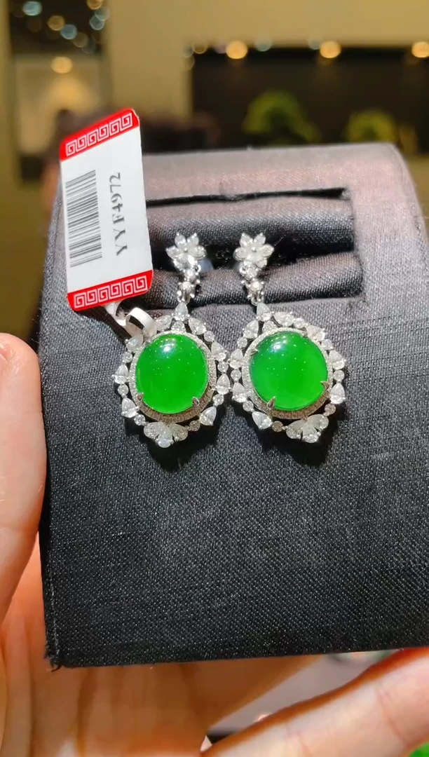 【闪购商品】翡翠吊坠(不含链)18K金镶嵌A42