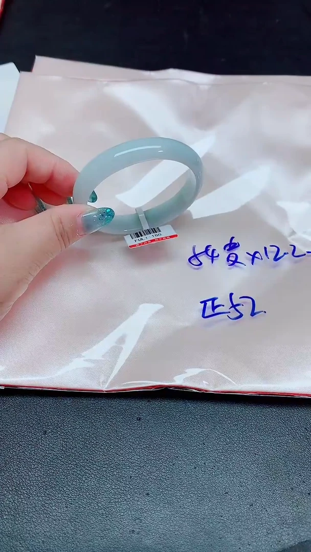 翡翠手镯未镶嵌54贵/00000000000