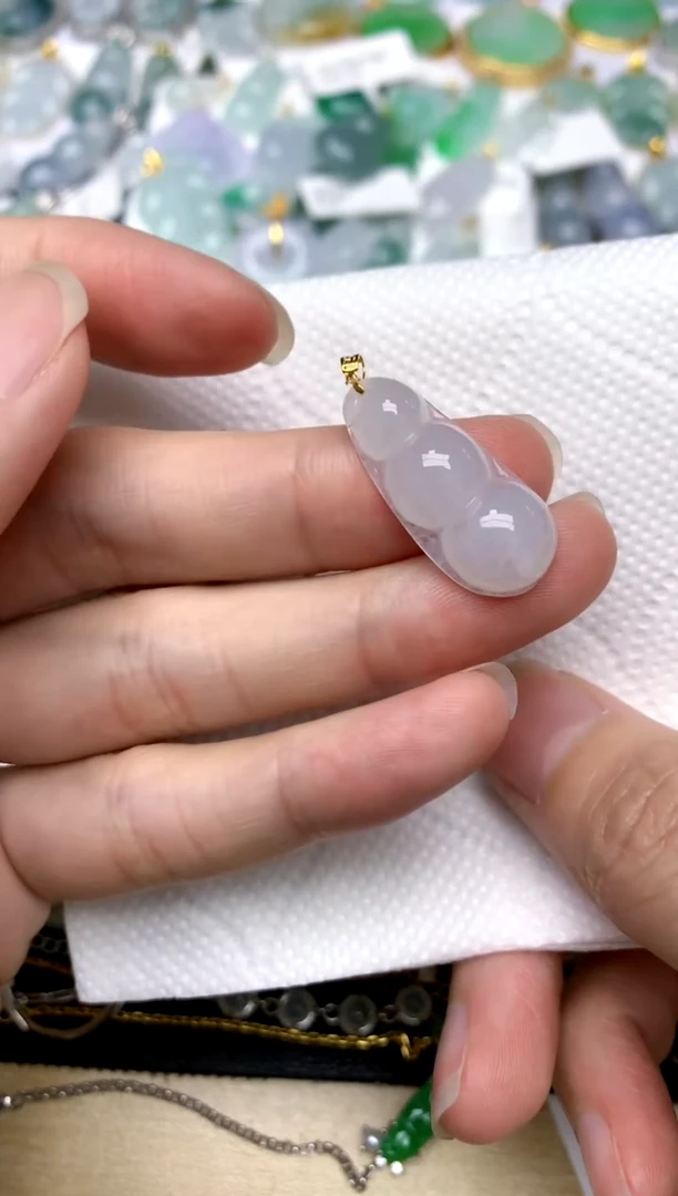 颈饰18K金镶嵌翡翠天然A货翡翠