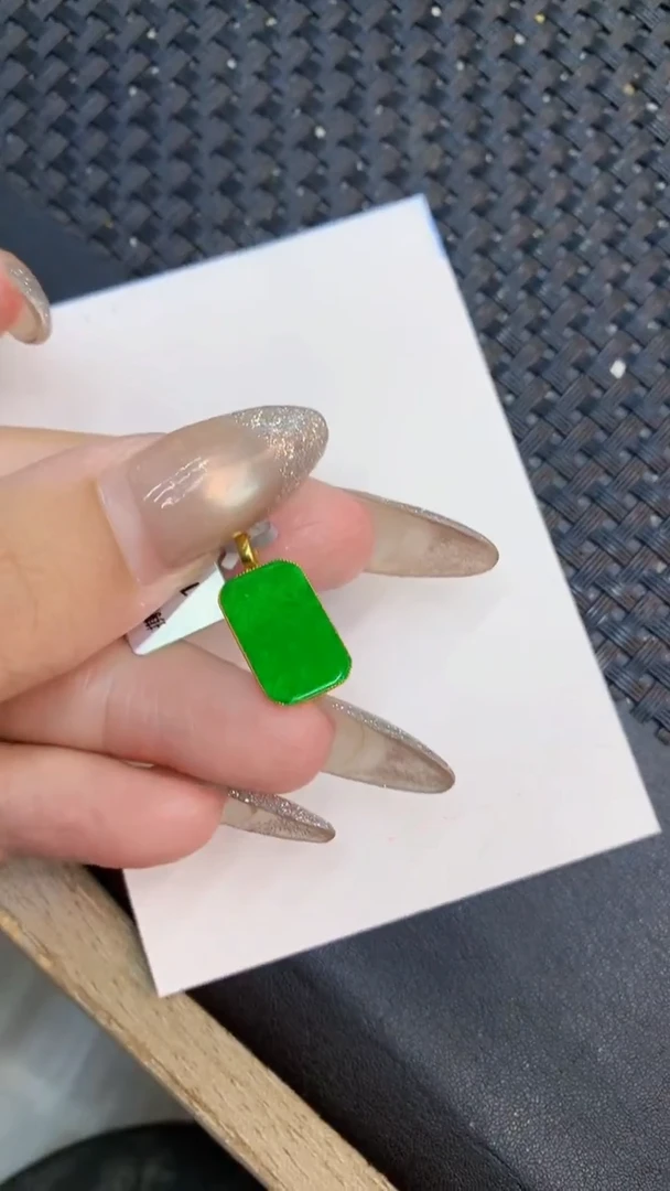 颈饰18K金镶嵌翡翠1