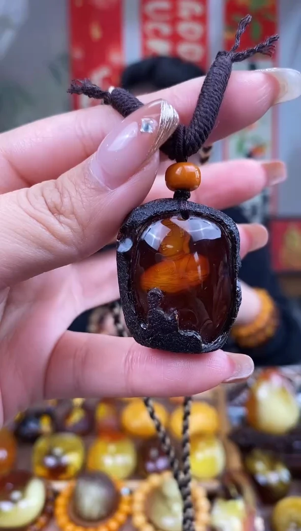 【闪购商品】琥珀裸石未镶嵌基地发货 一物一证 顺丰包邮