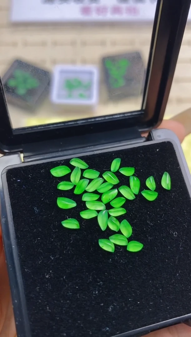 定制翡翠未镶嵌天然翡翠蛋面68