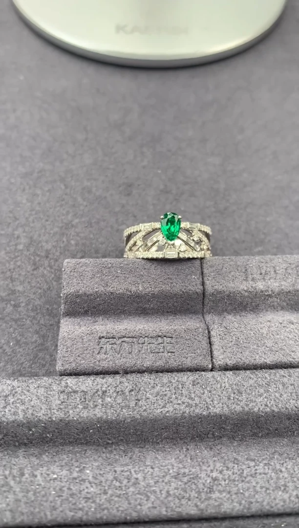 18K金镶嵌戒指祖母绿0.39ct祖母绿 定制 FH