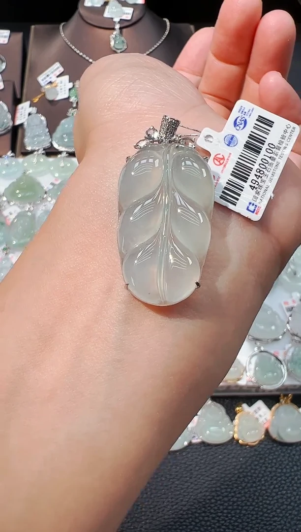 翡翠18K金镶嵌吊坠(不含链)叶子吊坠100