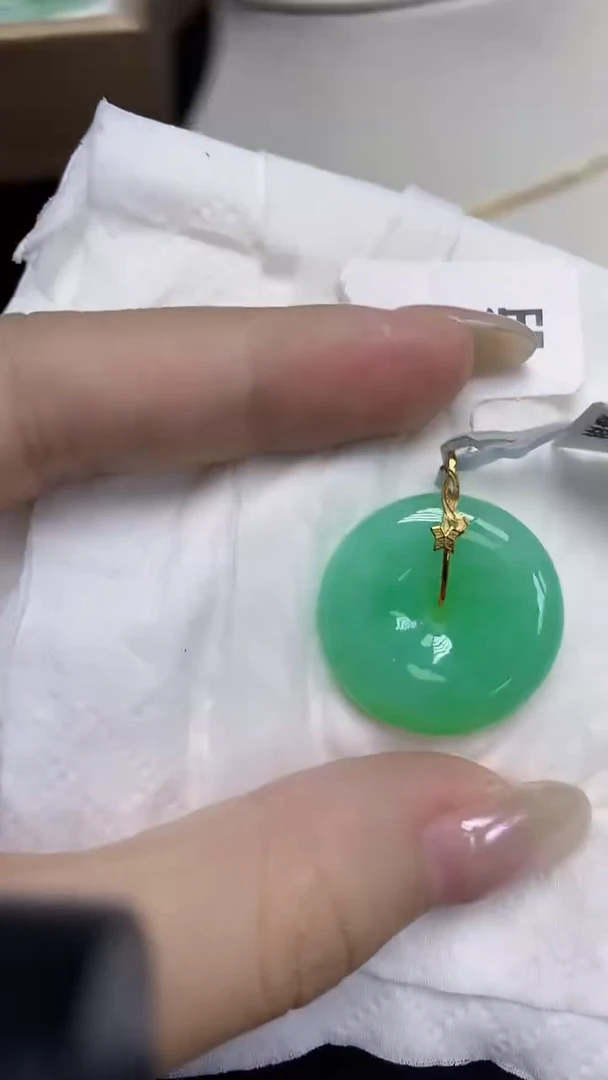 翡翠18K金镶嵌颈饰天然缅甸翡翠A货