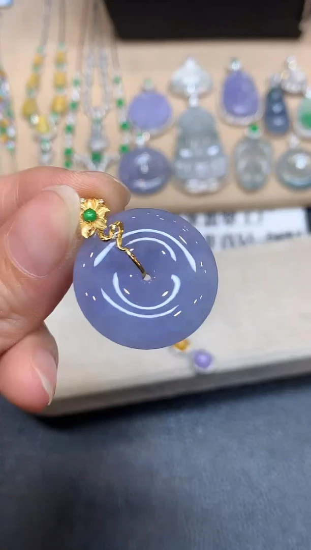 颈饰18K金镶嵌翡翠平安扣【无服务费