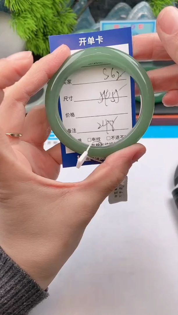 【闪购商品】石英质玉手镯未镶嵌s62东陵玉微色差