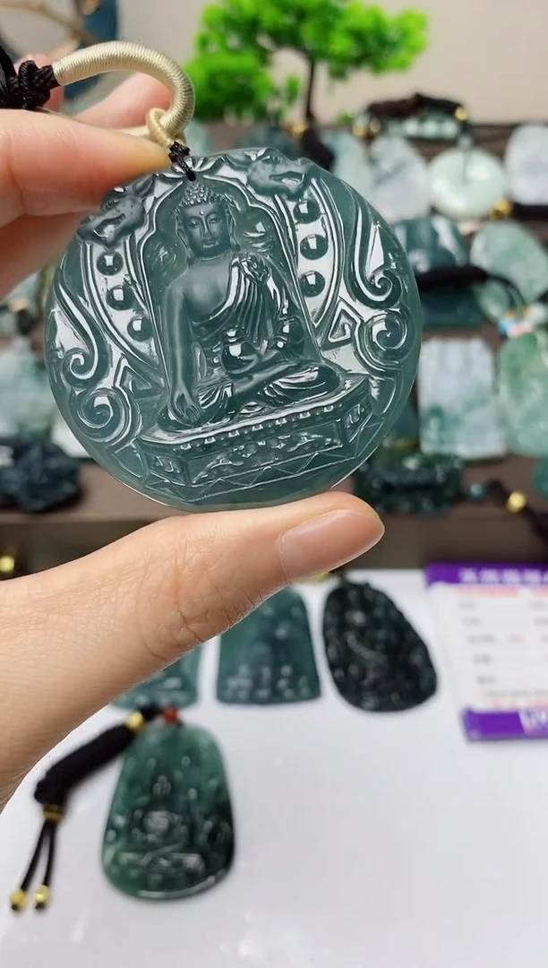 翡翠未镶嵌颈饰