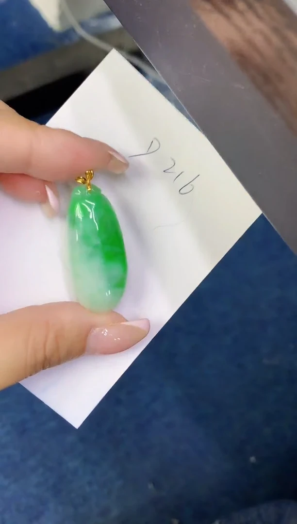 翡翠18K金镶嵌颈饰缅甸天然翡翠A货